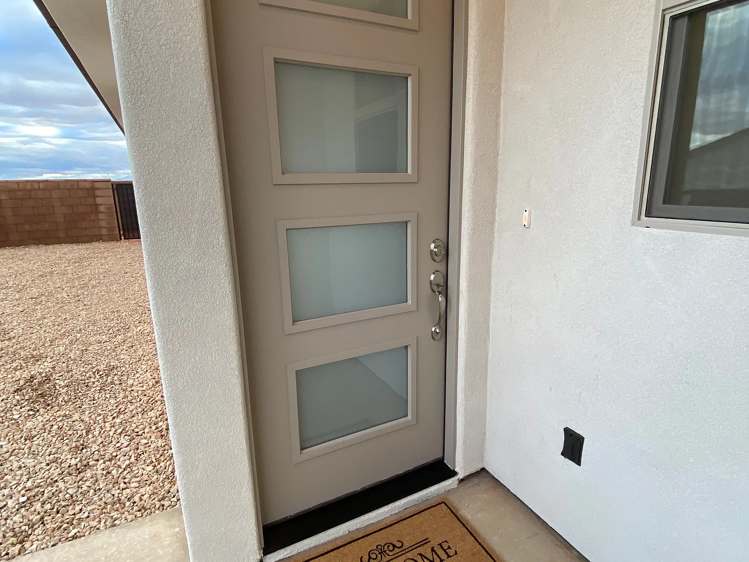 3 bed, 1345 sqft, $2,300 — Photo 2