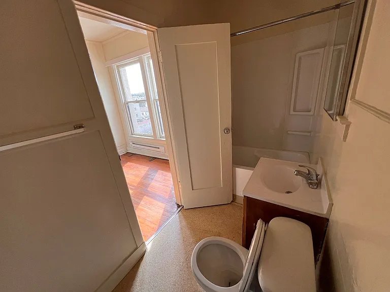 2532 DALY STREET — Photo 15