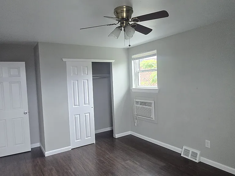2326 Benson St #2 — Photo 11