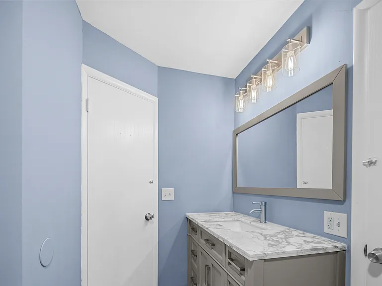 22 Lexington Dr — Photo 23