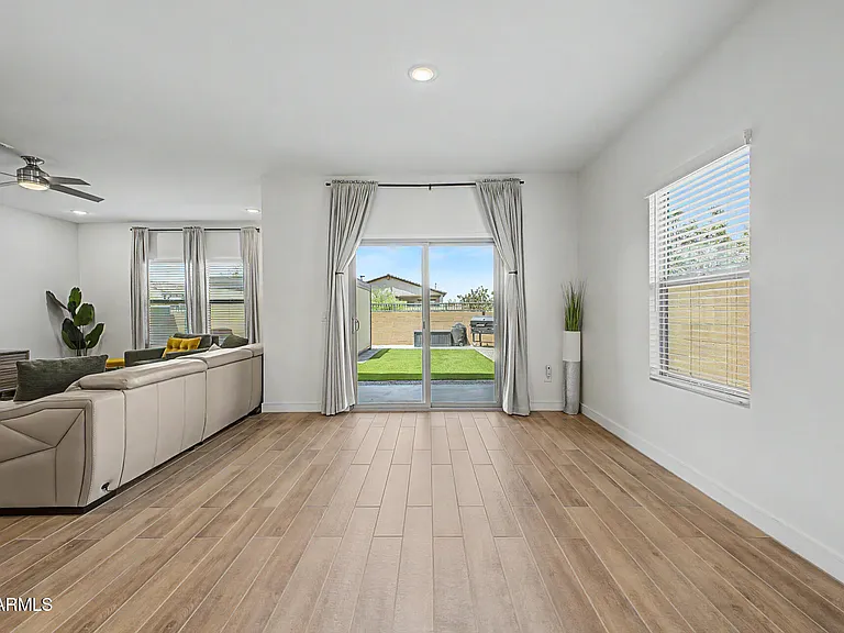 8620 W Hayward Ave — Photo 4