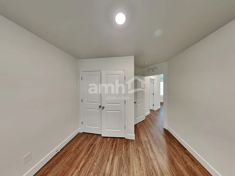638 W Hackamore Ave — Photo 14