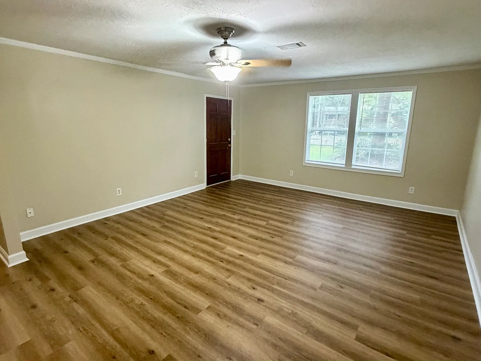 3 bed, 2.0 bath, 1230 sqft, $1,550 — Photo 4
