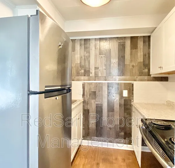 323 Roane Dr — Photo 8