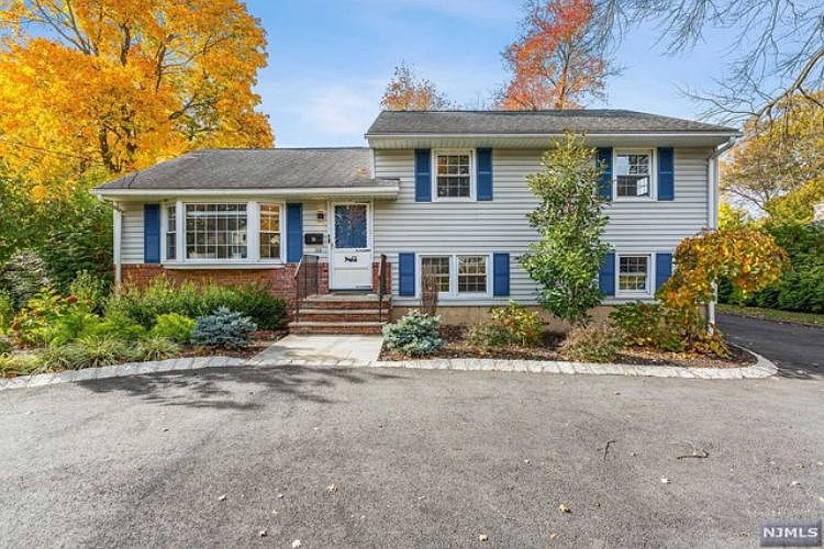 1st image of 22 Weaver Pl