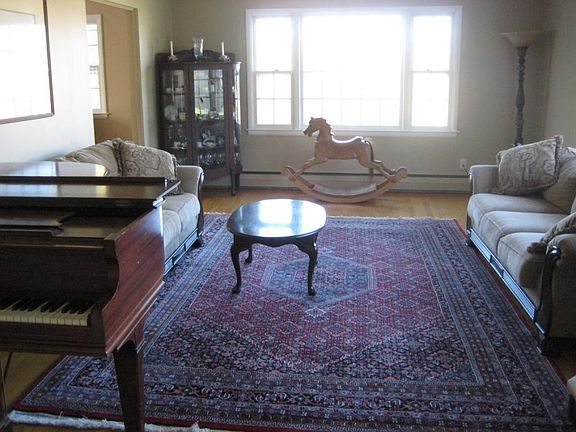 3rd image of 700 Redwood Ln