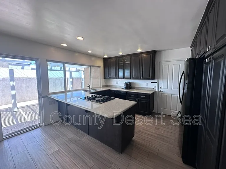 18527 San Antonio St — Photo 3
