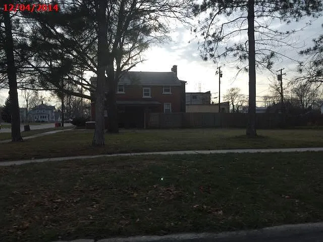628 Humphrey St photo 1