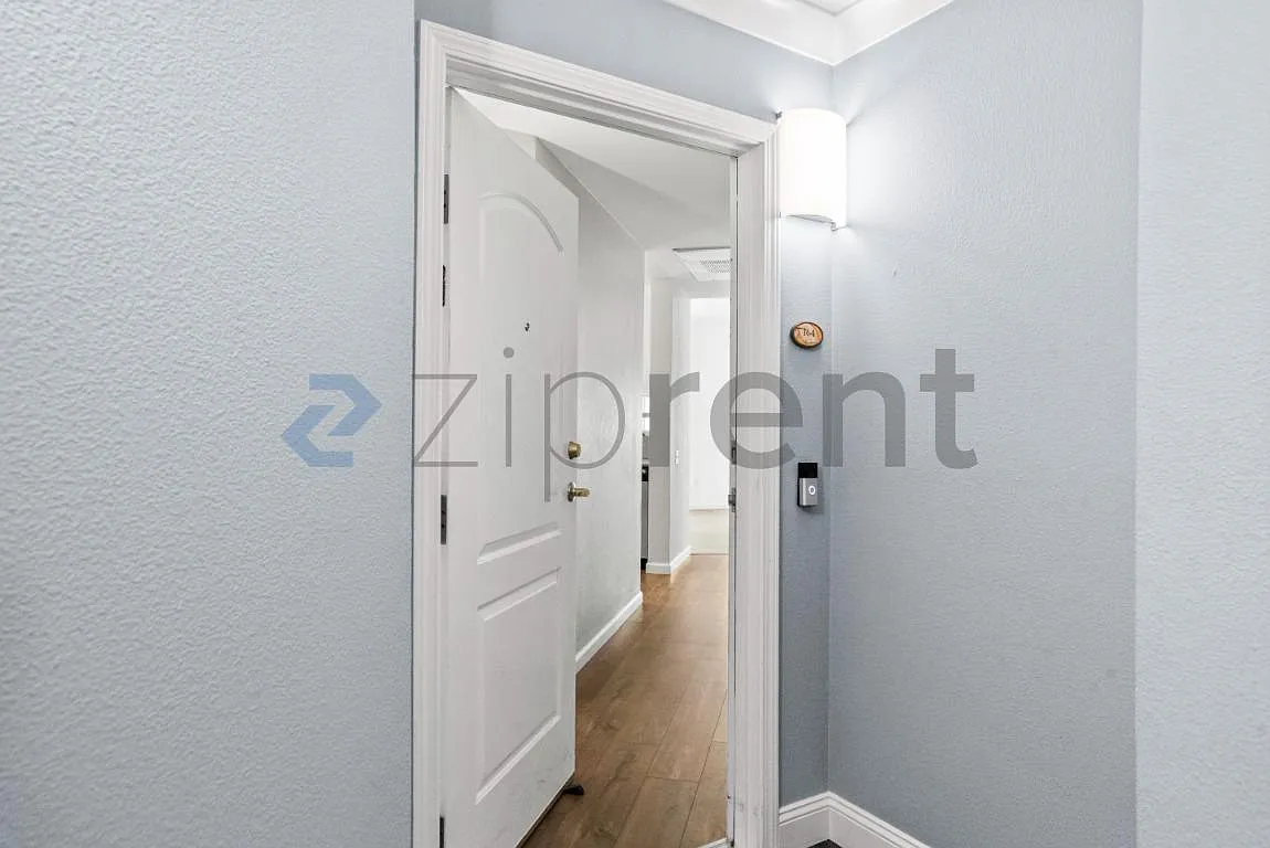 2 bed, 796 sqft, $3,750 — Photo 4
