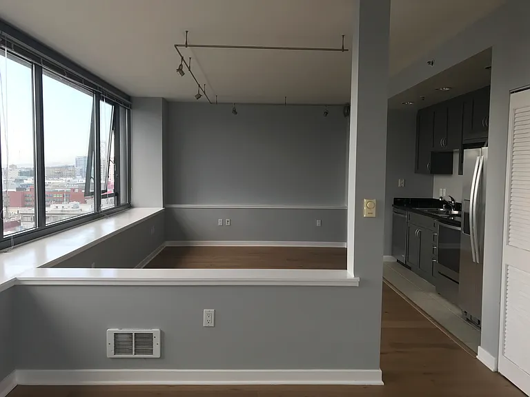260 King St #1217 — Photo 11