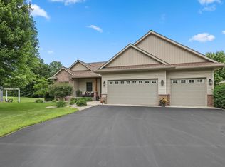 1031 Bay Cir S, Annandale, MN 55302