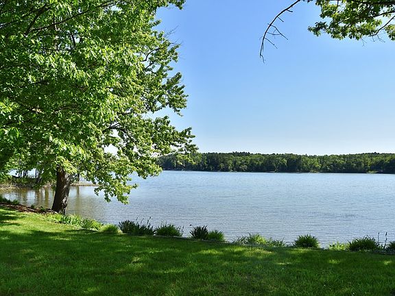 4th image of 22 Lakeshore Dr