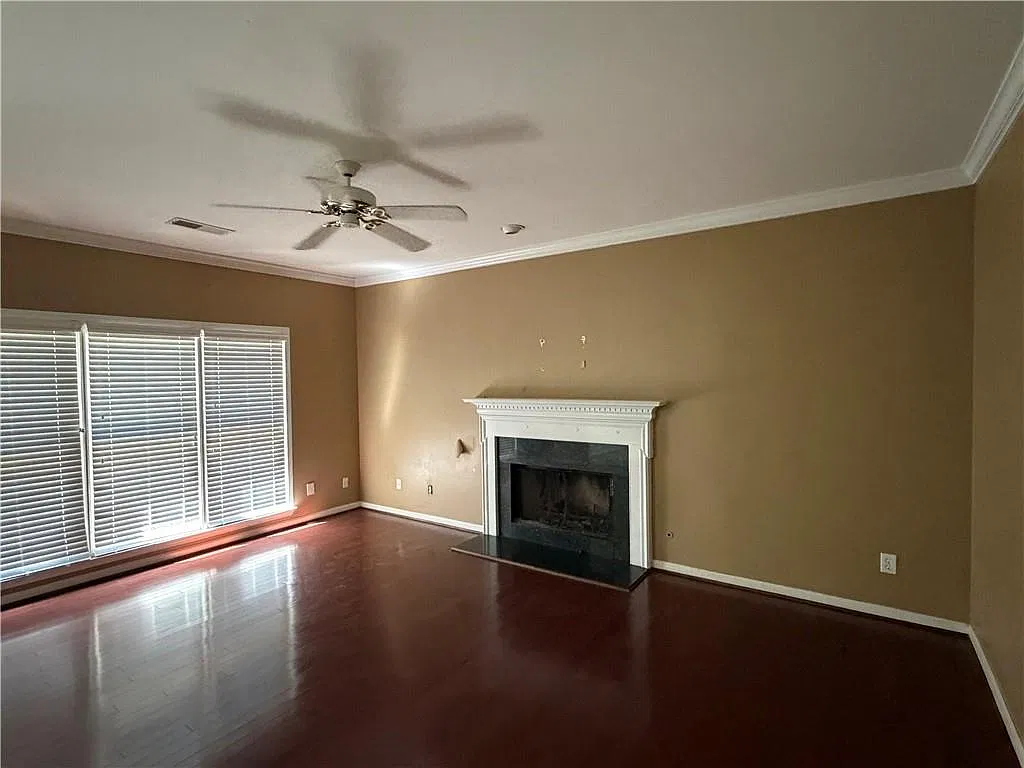 4 bed, 2.5 bath, 2418 sqft, $3,250 — Photo 2