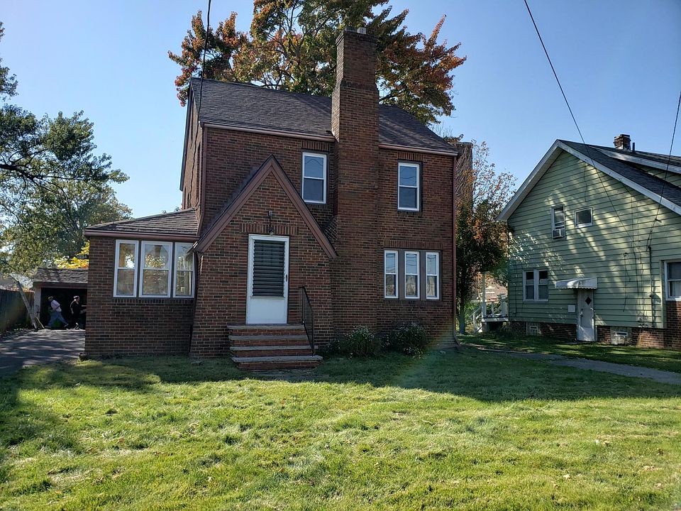 New roof and new vinyl replacement windows are completed