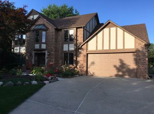 18726 Gary Ln, Livonia, MI 48152