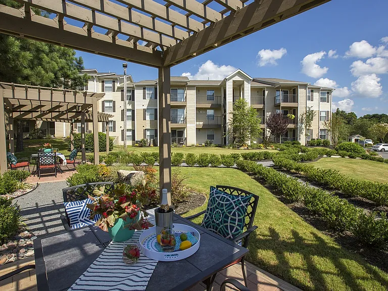 The Lexington Apartments — Photo 1