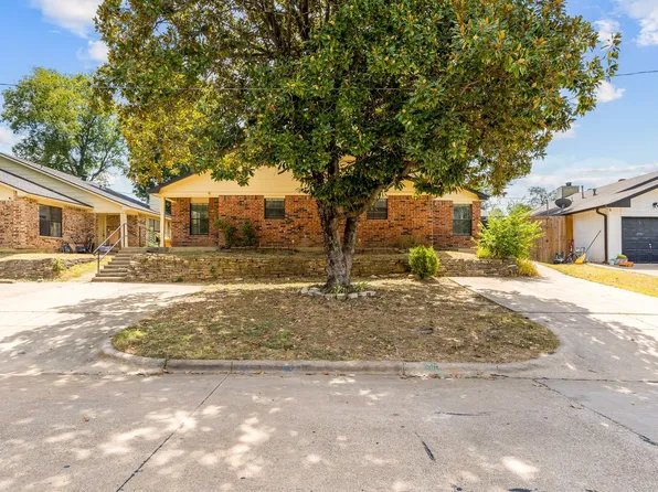 1426 Lakecrest St, Grand Prairie, TX 75051