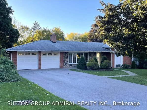 86 Hamilton Dr, Newmarket, ON L3Y 3E8