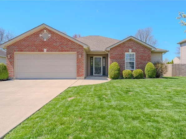 1728 Hunters Ridge Dr, Troy, OH 45373