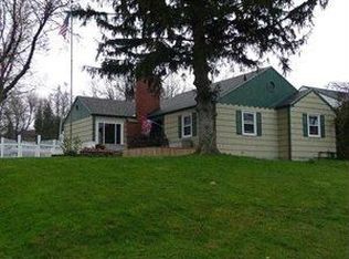 5723 Old Lake Shore Rd, Lake View, NY 14085