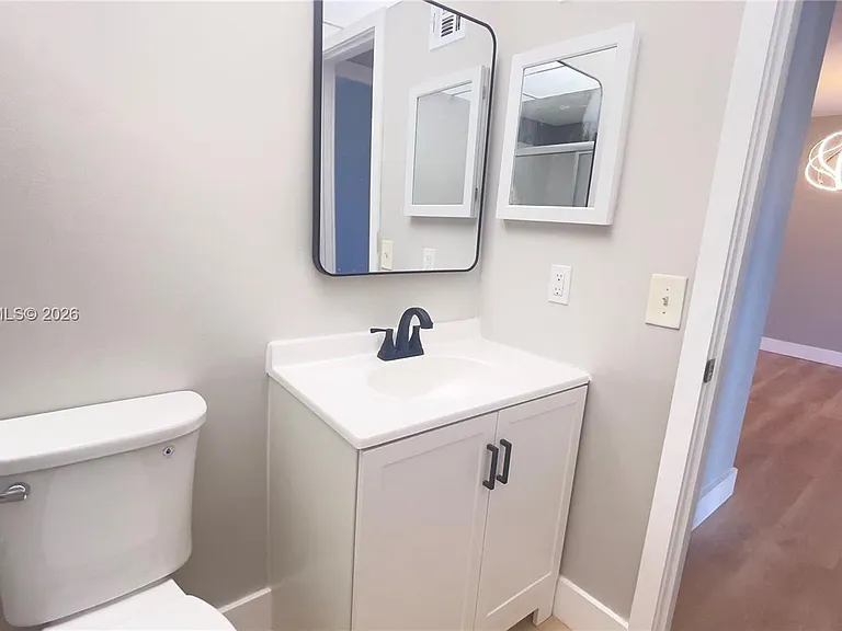 200 S Birch Rd #712 — Photo 18