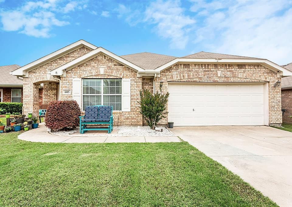 1st image of 605 Cove Ct