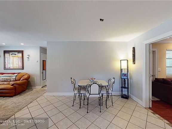5th image of 918 NE 28th St