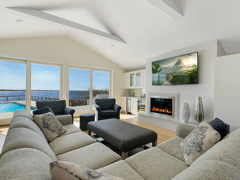 27 Stacy Dr — Photo 3