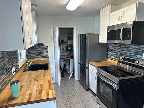 kitchen showing pantry size