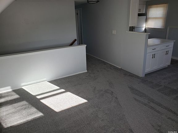 3rd image of 836 E Park Ave Floor 2