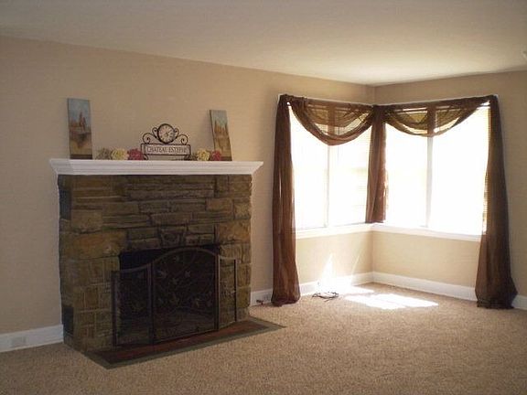 4th image of 305 Rowan St