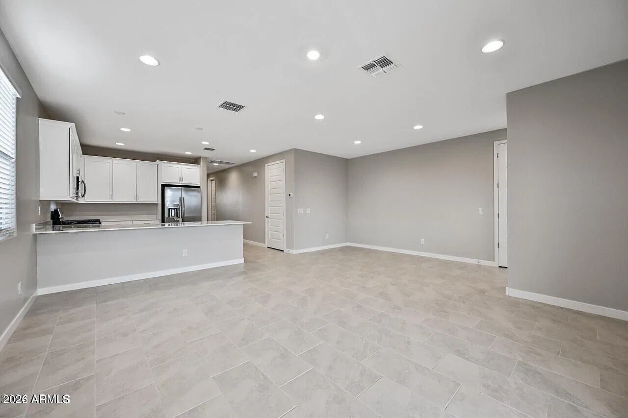 4 bed, 3.0 bath, 2105 sqft, $2,950 — Photo 2