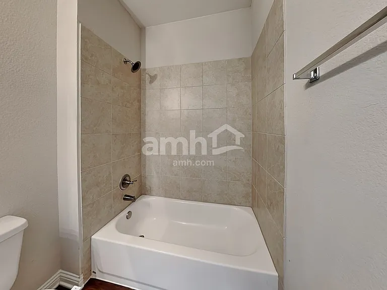 8112 Turnberry Ln — Photo 12