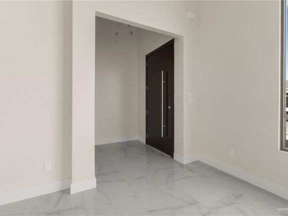 3rd image of 4004 Mullin Ave