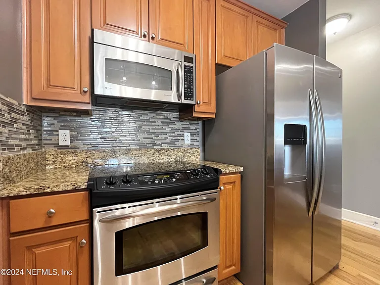 1661 Riverside Ave #412 — Photo 12
