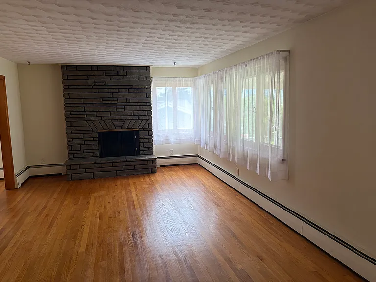 115 Oakmont Rd — Photo 6