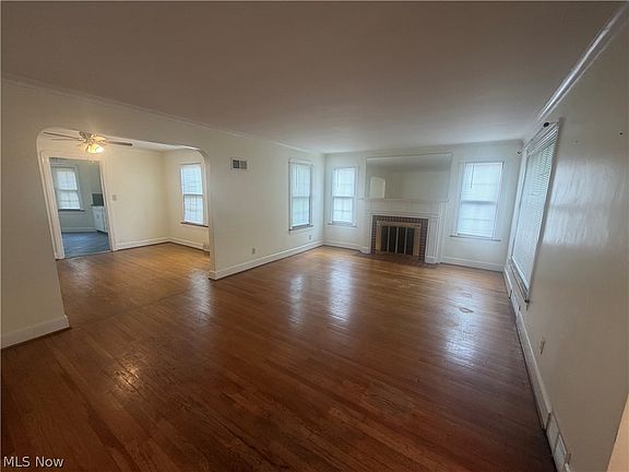 3rd image of 428 W Midlothian Blvd