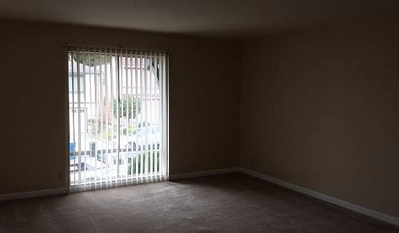 2nd image of 169 Hampshire Ave