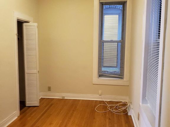 4th image of 1154 W Newport Ave