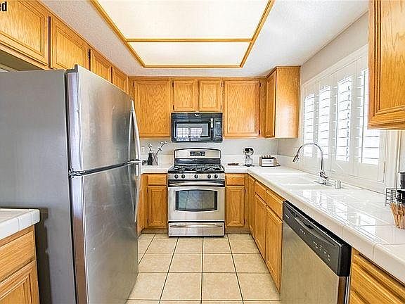 2nd image of 1686 Bordeau Way