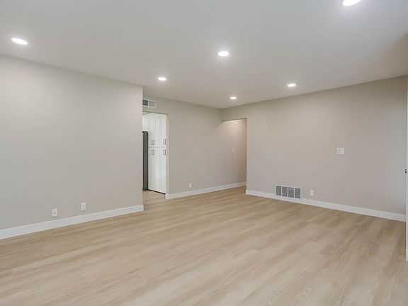 3rd image of 5665 Orchard Park Dr