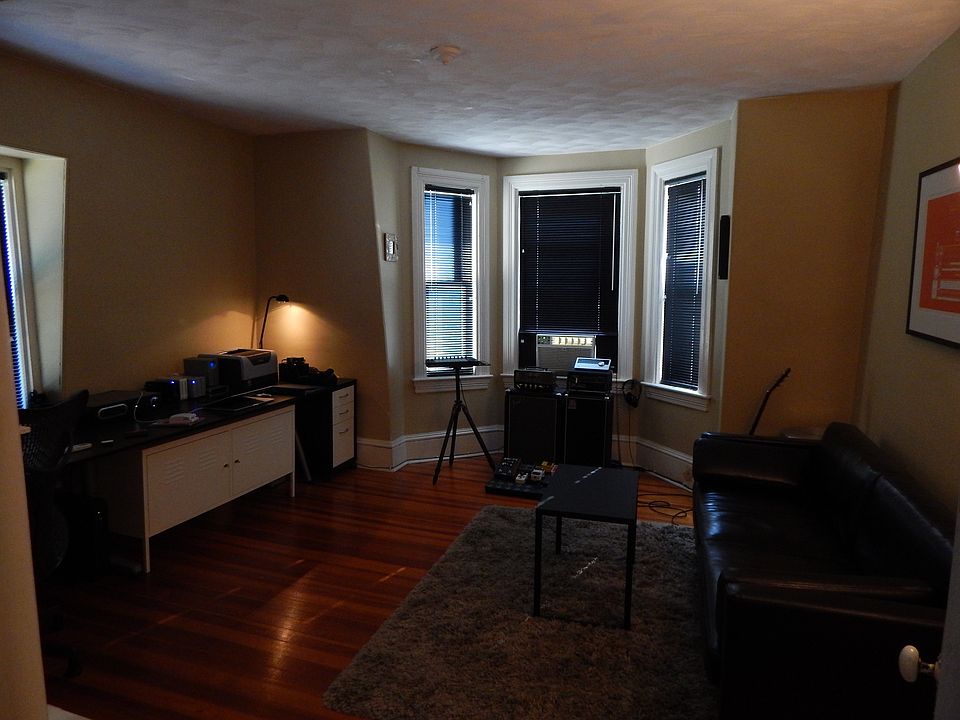 Front bedroom/Studio