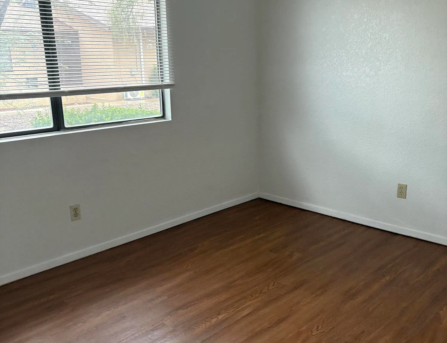 2 bed, 1.0 bath, 831 sqft, $1,395 — Photo 4