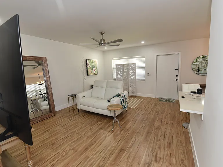 112 Salisbury E #E — Photo 8