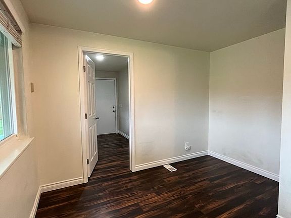 4th image of 24625 36th Ave S