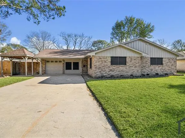 1703 Raintree St, Baytown, TX 77520