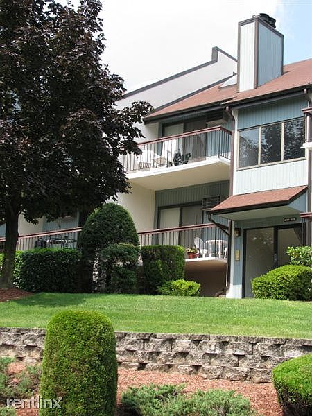 WWest Ridge Mews - End Bldg