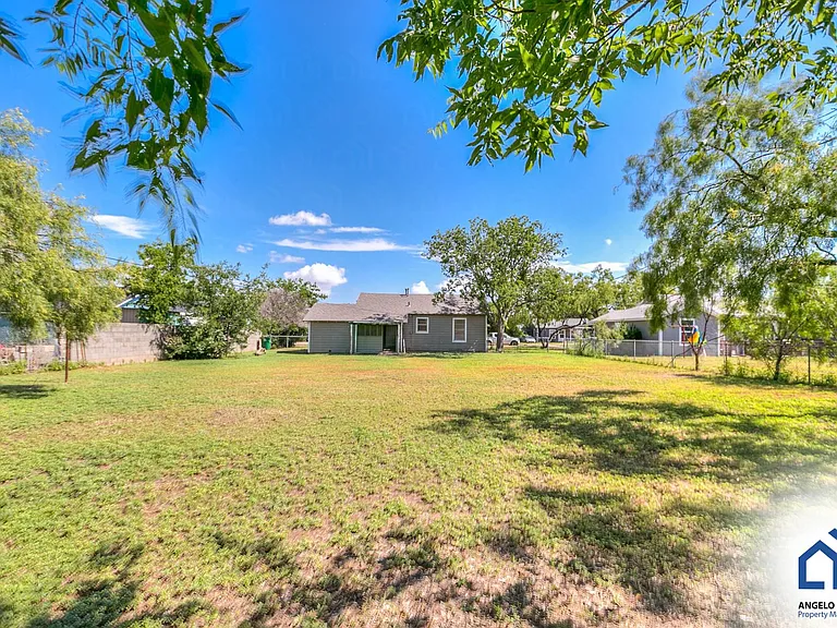 107 Belaire Ave — Photo 12