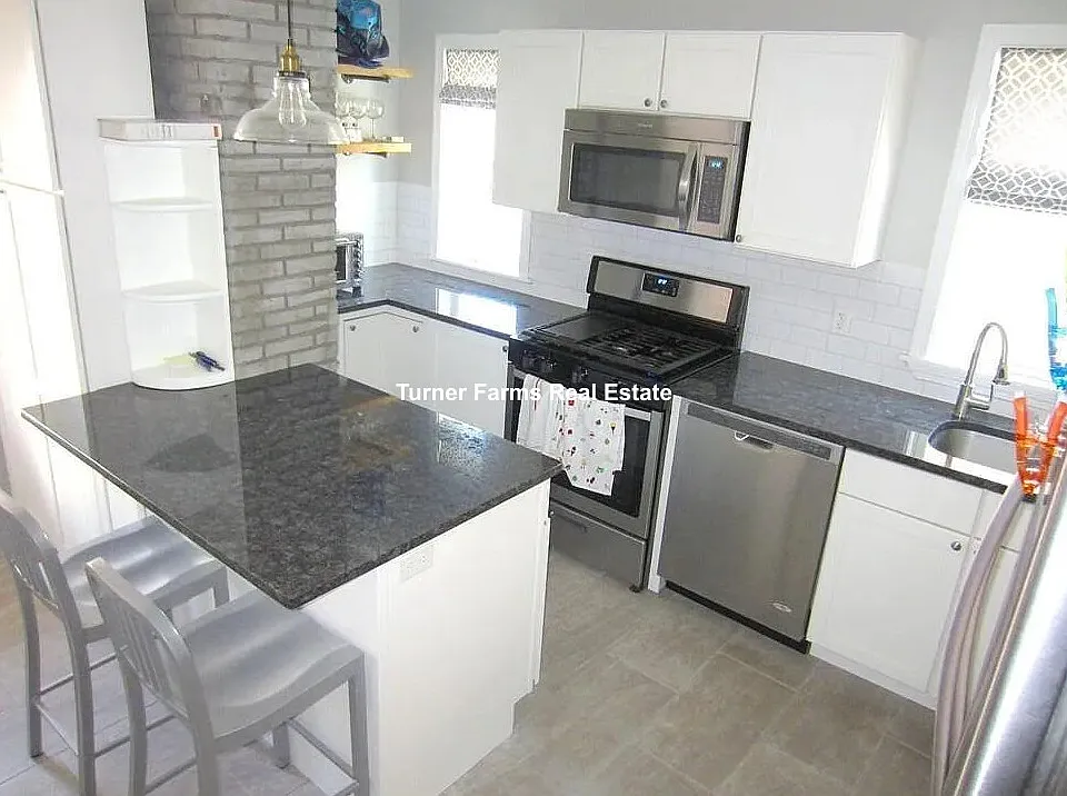 17 Frederick Ave #A