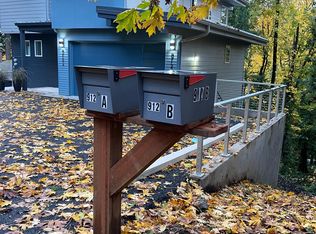 912B SW Cheltenham St #B, Portland, OR 97239